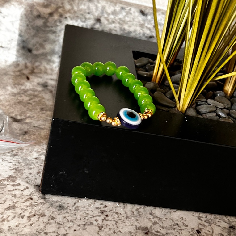 Neiman Marcus Emerald Green Evil Eye Bracelet - Picture 3 of 6